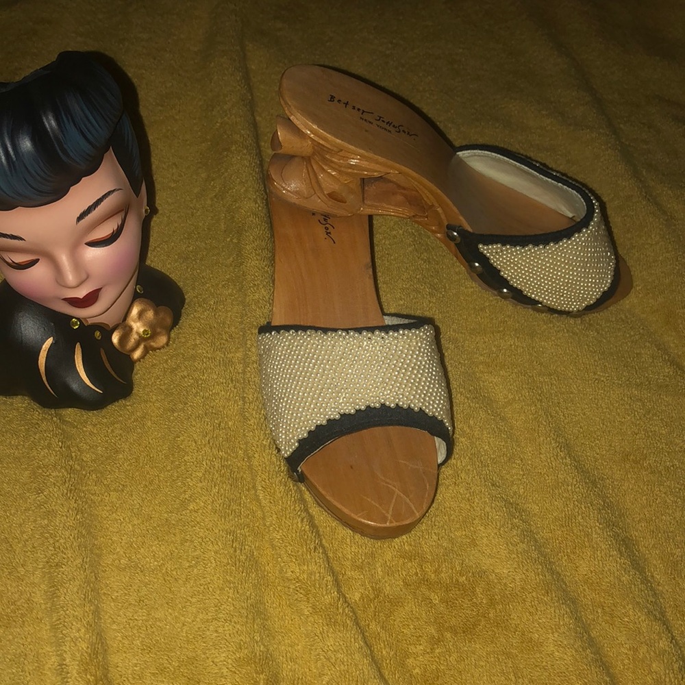 COPY - Betsey Johnson tiki heels